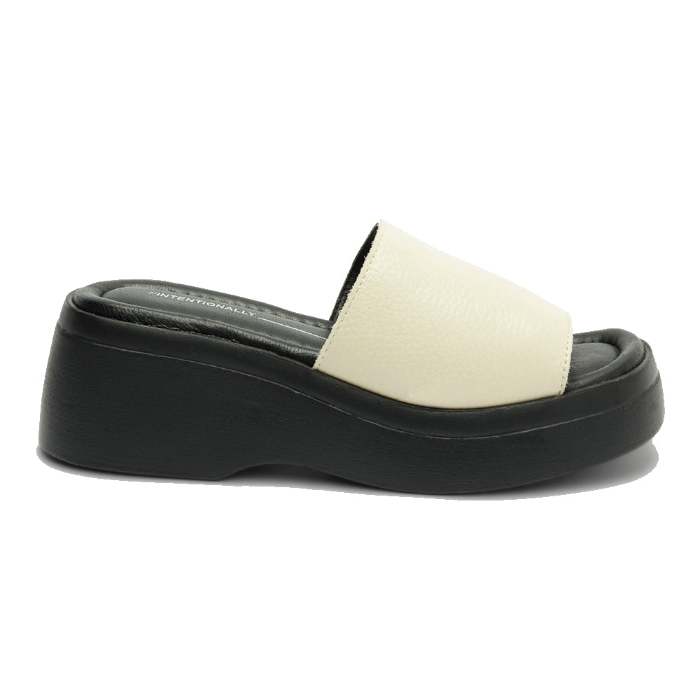 Essex Wedge Sandal in Chalk