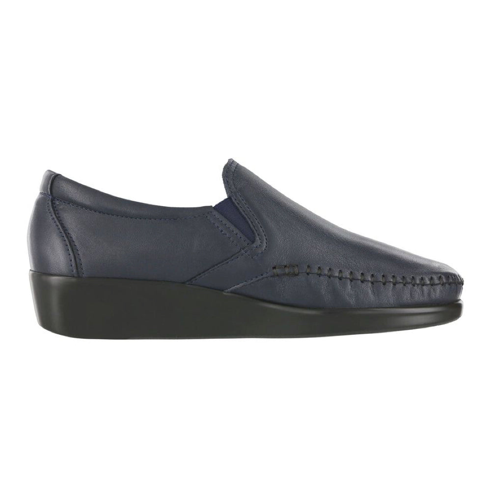 SAS Dream fine leather moccasin slip-on in Navy color