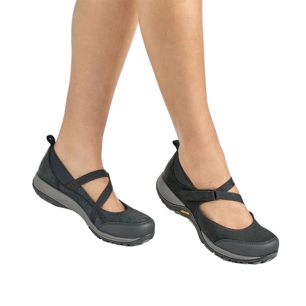 Primrose (Black) when worn