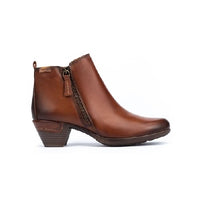 Cuero brown leather ankle boot with zipper on the side.