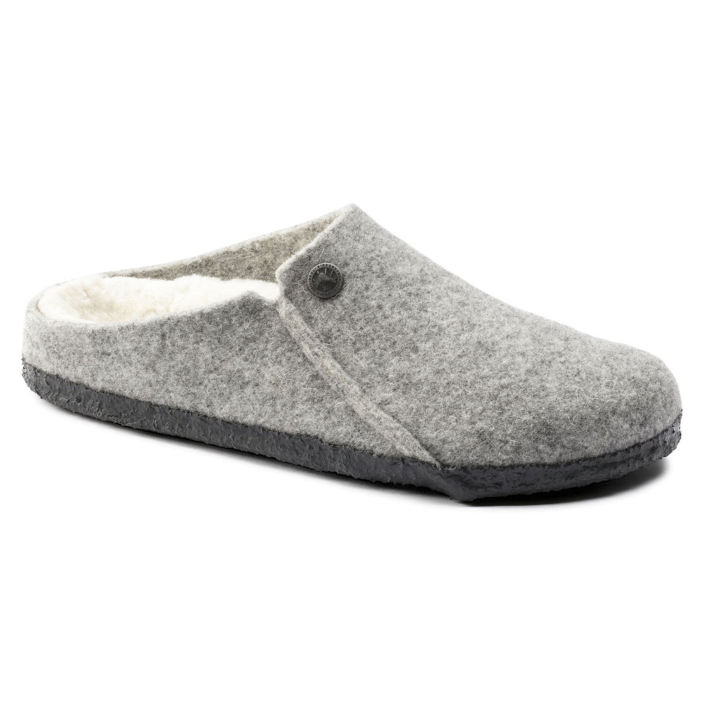 Closed toe slipper in light grey.
